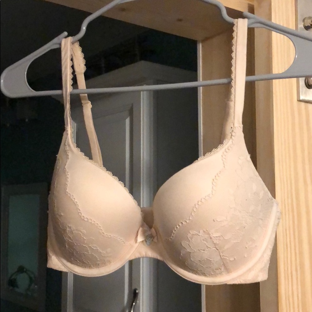 Victoria’s Secret convertible bra size 32D